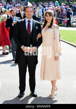 Patrick J. Adams und Frau Troian Bellisario kommen an der St. George's Chapel auf Schloss Windsor für die Hochzeit von Meghan Markle und Prinz Harry. Stockfoto