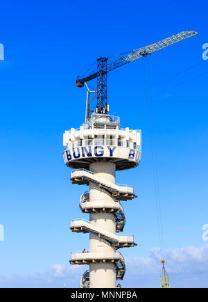 Scheveningen, Den Haag, Niederlande, 23. Oktober 2017 - Bungy Jump in Scheveningen Stockfoto