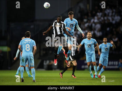 Von Coventry Dominic Hyam und Notts County Jonathan Forte Kampf um den Ball in der Luft während der Sky Bet League Zwei Entscheidungsspiel am Meadow Lane, Nottingham. Stockfoto