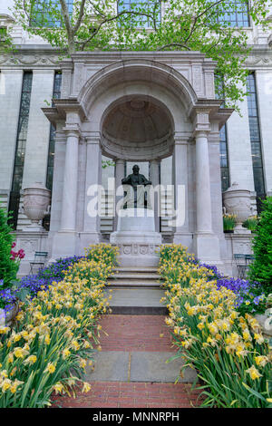 New York, USA - Mai 7, 2018: Die William Cullen Bryant Memorial im Bryant Park in New York. Stockfoto