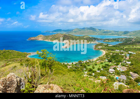 Blick von Shirley Heights auf English Harbour, Antigua, Paradise Bay bei tropischen Insel im Karibischen Meer Stockfoto