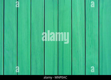 Grün, vertikal Lamellen aus Holz. Vom zaun Hintergrund, Wand Stockfoto