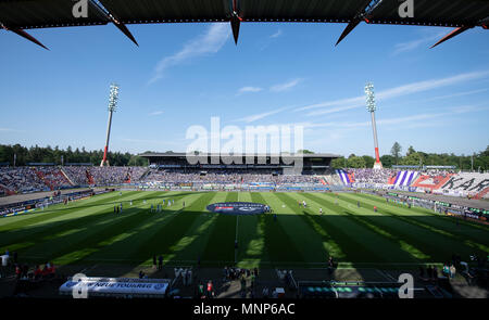 Karlsruhe, Deutschland. 18 Mai, 2018. Übersicht, Stadion Übersicht KSC Wildparkstadion, Wildlife Park. GES/fussball/Relegation: Karlsruher SC - FC Erzgebirge Aue, 18.05.2018 - Fußball/Fußball-Relegation: Karlsruher SC vs FC Erzgebirge Aue, Karlsruhe, 18. Mai 2018 - | Verwendung der weltweiten Kredit: dpa/Alamy leben Nachrichten Stockfoto