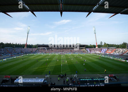 Karlsruhe, Deutschland. 18 Mai, 2018. Übersicht, Stadion Übersicht KSC Wildparkstadion, Wildlife Park. GES/fussball/Relegation: Karlsruher SC - FC Erzgebirge Aue, 18.05.2018 - Fußball/Fußball-Relegation: Karlsruher SC vs FC Erzgebirge Aue, Karlsruhe, 18. Mai 2018 - | Verwendung der weltweiten Kredit: dpa/Alamy leben Nachrichten Stockfoto