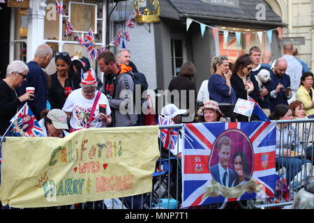 Windsor, Großbritannien. 18 Mai, 2018. Die Stadt Windsor bereitet für die königliche Hochzeit zwischen Prinz Harry und Meghan Markle. Credit: Oliver Cole/Alamy leben Nachrichten Stockfoto