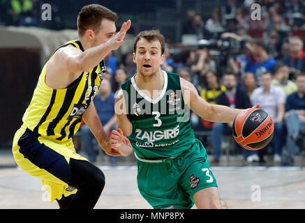 Belgrad. 18 Mai, 2018. Zalgiris 'Kevin Pangos (R) Mias mit Fenerbahce Marko Guduric während der euroleague Final 4 Halbfinale basketball Match zwischen Fenerbahce und Zalgiris in Belgrad, Serbien am 18. Mai 2018. Fenerbahce gewann 76-67. Credit: Predrag Milosavljevic/Xinhua/Alamy leben Nachrichten Stockfoto