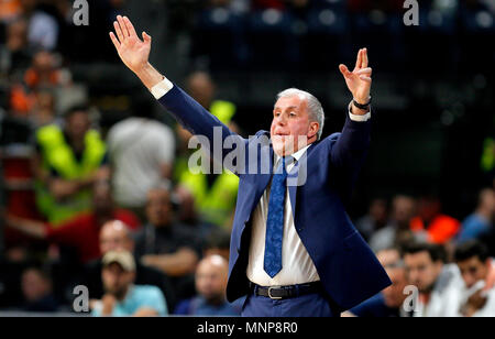 Belgrad. 18 Mai, 2018. Von Fenerbahce Cheftrainer Zeljko Obradovic reagiert während der euroleague Final 4 Halbfinale basketball Match zwischen Fenerbahce und Zalgiris in Belgrad, Serbien am 18. Mai 2018. Fenerbahce gewann 76-67. Credit: Predrag Milosavljevic/Xinhua/Alamy leben Nachrichten Stockfoto