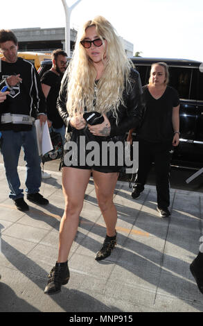 Los Angeles, Ca, USA. 18 Mai, 2018. Kesha Kesha gesehen zu LAX International Airport in Los Angeles, Kalifornien am 18. Mai 2018 eintreffen. Quelle: John Misa/Medien Punch/Alamy leben Nachrichten Stockfoto