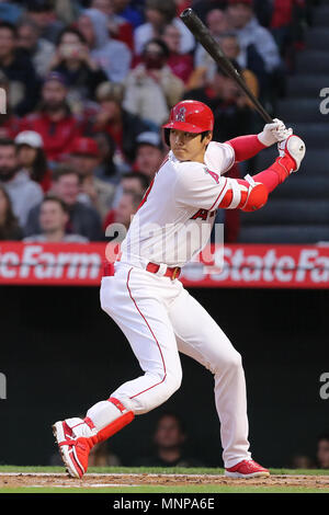 Anaheim, Kalifornien, USA. Mai 18, 2018: Los Angeles Engel Krug Shohei Ohtani (17) Fledermäuse für die Engel im Spiel zwischen der Tampa Bay Rays und Los Angeles Engel von Anaheim Angel Stadium in Anaheim, CA, Fotograf: Peter Joneleit Credit: Cal Sport Media/Alamy leben Nachrichten Stockfoto