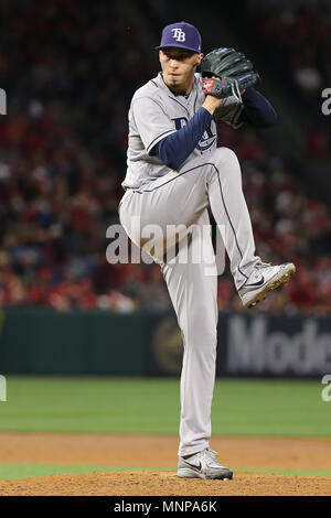 Anaheim, Kalifornien, USA. Mai 18, 2018: Tampa Bay Rays Krug Blake Snell (4) Macht der Start für die Strahlen im Spiel zwischen der Tampa Bay Rays und Los Angeles Engel von Anaheim Angel Stadium in Anaheim, CA, Fotograf: Peter Joneleit Credit: Cal Sport Media/Alamy leben Nachrichten Stockfoto