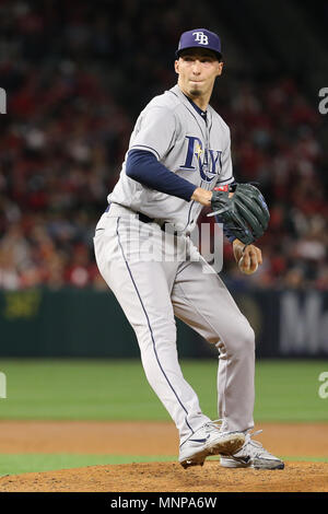 Anaheim, Kalifornien, USA. Mai 18, 2018: Tampa Bay Rays Krug Blake Snell (4) Macht der Start für die Strahlen im Spiel zwischen der Tampa Bay Rays und Los Angeles Engel von Anaheim Angel Stadium in Anaheim, CA, Fotograf: Peter Joneleit Credit: Cal Sport Media/Alamy leben Nachrichten Stockfoto