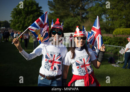 Windsor, Bershire, UK. 19 Mai, 2018. Zuschauer bereiten Sie sich auf die Hochzeit Prozession von Prinz Harry und Meghan Markle. Quelle: Michael Candelori/ZUMA Draht/Alamy leben Nachrichten Stockfoto