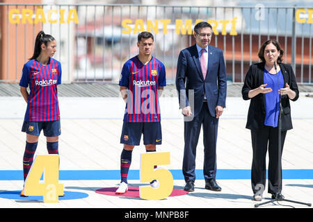 Piscines de Montjuic, Barcelona, Spanien, 19. Mai 2018. FC Barcelona Kit Start für die Saison 2018-2019; Phillippe Coutinho mit neuen FC Barcelona Kit, Präsident des FC Barcelona Josep Maria Bartomeu und Ada Colau major von Barcelona Credit: Aktion Plus Sport Bilder/Alamy Live News Credit: Aktion Plus Sport Bilder/Alamy leben Nachrichten Stockfoto