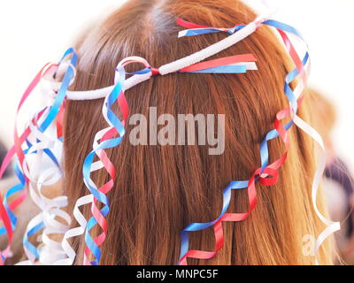Queenborough, Kent, UK. 19. Mai 2018. Die Menschen sehen die königliche Hochzeit Zeremonie am Schloss in Queenborough. Credit: James Bell/Alamy leben Nachrichten Stockfoto