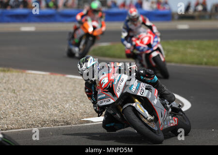 Portrush, Nordirland. 19 Mai, 2018. Internationale North West 200 Motorrad Rennen, Samstag Racing; Michael Dunlop in Aktion in der Superstock rennen Credit: Aktion plus Sport/Alamy leben Nachrichten Stockfoto