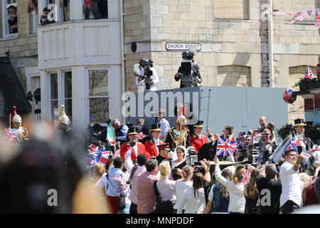 Windsor, UK, 19. Mai 2018. königliche Hochzeit 19. Mai 2018 Prinz Harry und Meghan Markle, Windsor Castle nach der Zeremonie, Menschenmassen jubeln für den Preis und die Prinzessin Stockfoto