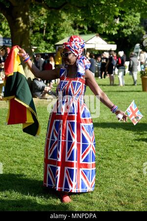 Windsor, Großbritannien. 19. Mai 2018. Atmosphäre während der Königliche Hochzeit in Windsor, UK. Credit: Finnbarr Webster/Alamy leben Nachrichten Stockfoto