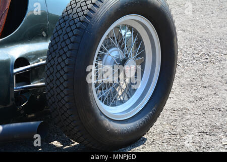 Beaulieu, England. 19. Mai 2018. Auto jumble und Auto Show im National Motor Museum in der Neuen Wald in Hampshire. Die spezielle Betrachtung der 1950 BRM 1.5 Liter V16. Die British Racing Motoren V16 war ein aufgeladener 1,5 Liter (90,8 cu in) V-16-zylinder Racing Motor gebaut von British Racing Motors (BRM) für konkurrierende im Formel 1-Rennsport in der Zeit unmittelbar nach dem Zweiten Weltkrieg. Im Jahr 1947 konzipiert und lief bis 1954-55, produzierte es 600 PS (450 kW) bei 12.000 U/min, obwohl die Zahlen von Rolls-Royce vorgeschlagen, dass der Motor in der Lage wäre, mit bis zu 14.000 U/min betrieben werden. JWO/Alamy Stockfoto