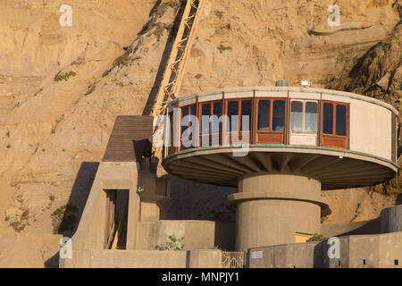 Der Pavillon Haus, schwarzen Strand, La Jolla, Ca. Auch als Pilz Haus, die Dale Naegle - Home auf Schwarzen Strand ist von Buzz Woolley Besitz bekannt. Stockfoto