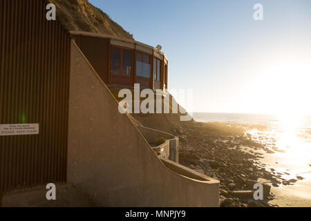 Der Pavillon Haus, schwarzen Strand, La Jolla, Ca. Auch als Pilz Haus, die Dale Naegle - Home auf Schwarzen Strand ist von Buzz Woolley Besitz bekannt. Stockfoto