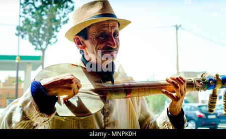 Straßenmusiker in Tazenakht, südlichen Marokko, Afrika Stockfoto