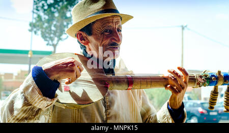 Straßenmusiker in Tazenakht, südlichen Marokko, Afrika Stockfoto