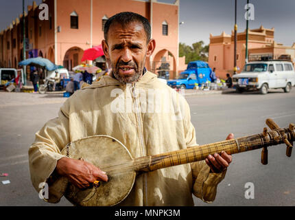 Straßenmusiker in Tazenakht, südlichen Marokko, Afrika Stockfoto