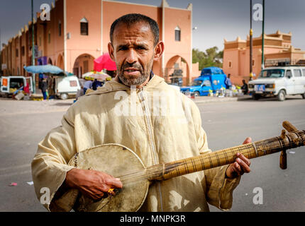 Straßenmusiker in Tazenakht, südlichen Marokko, Afrika Stockfoto