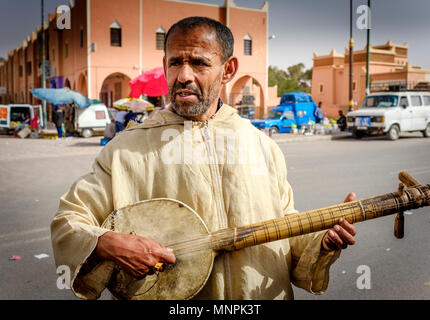 Straßenmusiker in Tazenakht, südlichen Marokko, Afrika Stockfoto