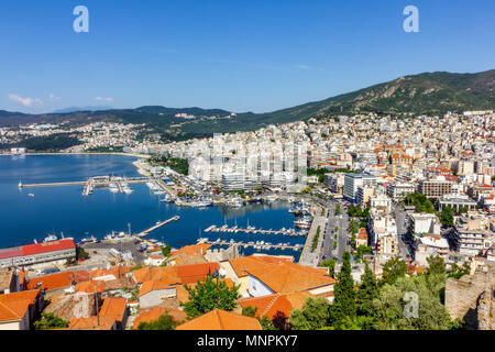 Kavala, Ostmakedonien und Thrakien, Griechenland. Dies ist eine Stadt in Nordgriechenland, in der Macedonia-Thrace Region, auf das Ägäische Meer. Ansicht von oben. Stockfoto