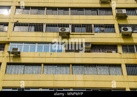 Fassade des People's Park Komplex, Wahrzeichen von Chinatown in Singapur. Die Anlage ist eine gemischte Nutzung, hohes Gebäude bestehen aus Büro und Wohnung. Stockfoto