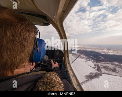 Ansicht der Rückseite des Pilot und Kopilot Bedienelemente der Corporate Jet Stockfoto