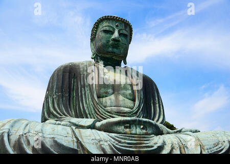 Sitzender Buddha Amida Nyorai, buddhistische Tempel Kōtoku-in, Kamakura, Insel Honshu, Japan Stockfoto