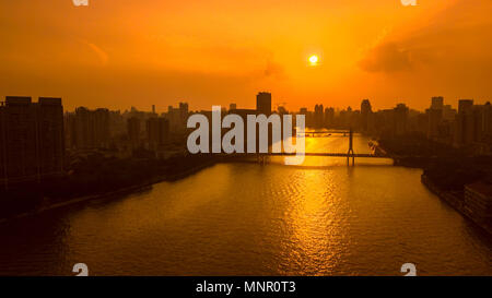 Luftaufnahme des Sonnenuntergang in Guangzhou, China Stockfoto