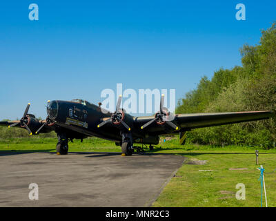 Handley Page Halifax schwerer Bomber in alliierten Service während des Zweiten Weltkriegs auf der Yorkshire Air Museum, Elvington York GROSSBRITANNIEN Stockfoto