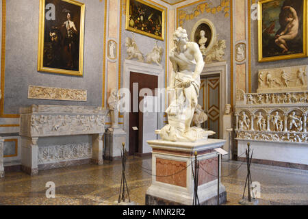 David ist eine lebensgroße Marmorskulptur von Bernini (1623-4) in der Galleria Borghese (Galleria Borghese) in Rom, Italien. Stockfoto