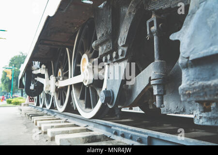 Nahaufnahme der rostige Rad Zug auf die Gleise Stockfoto