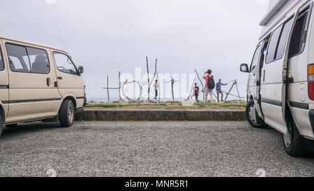 Eine 3D-Namen aus Treibholz am Strand von Hokitika, West Coast South Island, Neuseeland Stockfoto