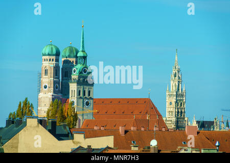 Luftbild mit Frauenkirche, Neues Rathaus und Peterskirche von der Museumsinsel, München, Deutschland Stockfoto