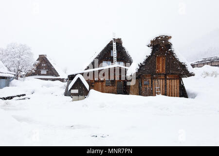 Historischen japanischen Dorf Shirakawa-go im Winter - Wahrzeichen von Japan Stockfoto