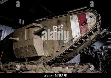 British WWI Kampfpanzer wie während der Somme Offensive im Tank Museum Bovington Camp verwendet Stockfoto