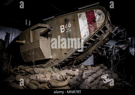 British WWI Kampfpanzer wie während der Somme Offensive im Tank Museum Bovington Camp verwendet Stockfoto