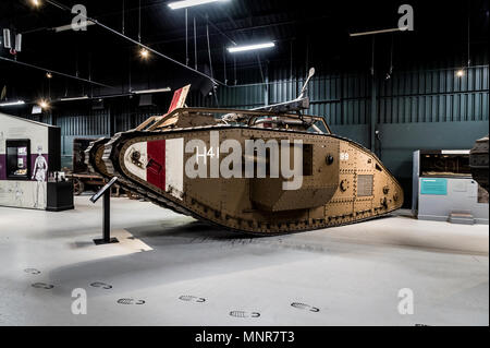 British WWI Kampfpanzer wie während der Somme Offensive im Tank Museum Bovington Camp verwendet Stockfoto