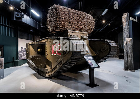 British WWI Kampfpanzer wie während der Somme Offensive im Tank Museum Bovington Camp verwendet Stockfoto