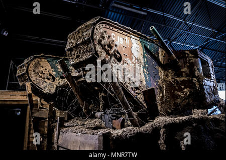 British WWI Kampfpanzer wie während der Somme Offensive im Tank Museum Bovington Camp verwendet Stockfoto