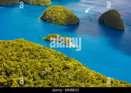 Schöner Blick auf den Arch Sehenswürdigkeiten in Palau von oben Stockfoto