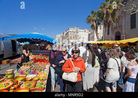 Street Market ein Hafen von La Ciotat, Bouches-du-Rhône der Region Provence-Alpes-Côte d'Azur, Südfrankreich, Frankreich, Europa Stockfoto