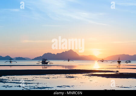 Sonnenuntergang Blick von corong Corong Beach in der Nähe von El Nido und Bacuit Archipel, Palawan, Philippinen Stockfoto