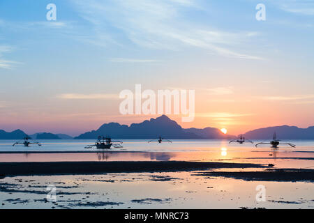 Sonnenuntergang Blick von corong Corong Beach in der Nähe von El Nido und Bacuit Archipel, Palawan, Philippinen Stockfoto