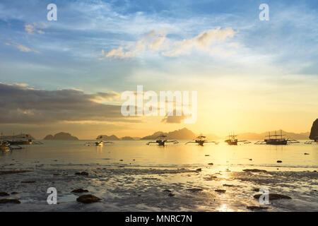 Sonnenuntergang Blick von corong Corong Beach in der Nähe von El Nido und Bacuit Archipel, Palawan, Philippinen Stockfoto